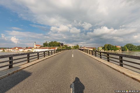 Gemeinde Neuhaus_am_Inn Landkreis Passau Brücke nach Schärding (Dirschl Johann) Deutschland PA